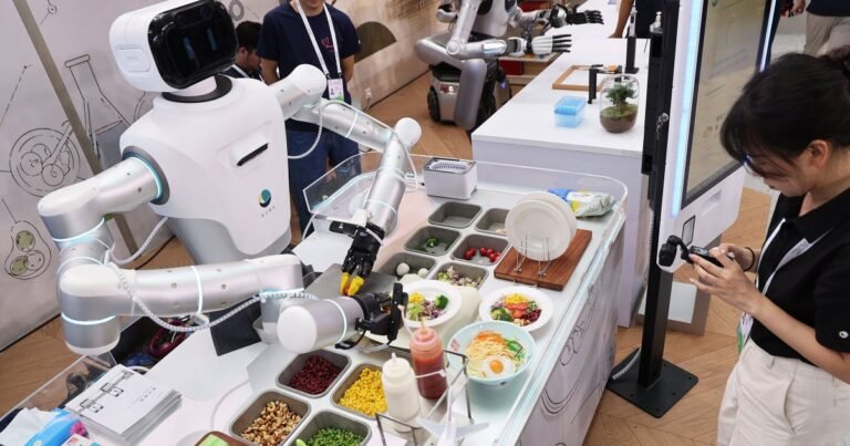 Chinese Companies Are Unleashing AI-Powered Robo-Chefs
