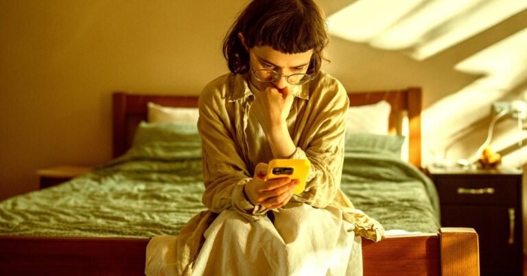 Horrifying Research Finds What Happens to 12-Year-Olds Who Get Smart Phones